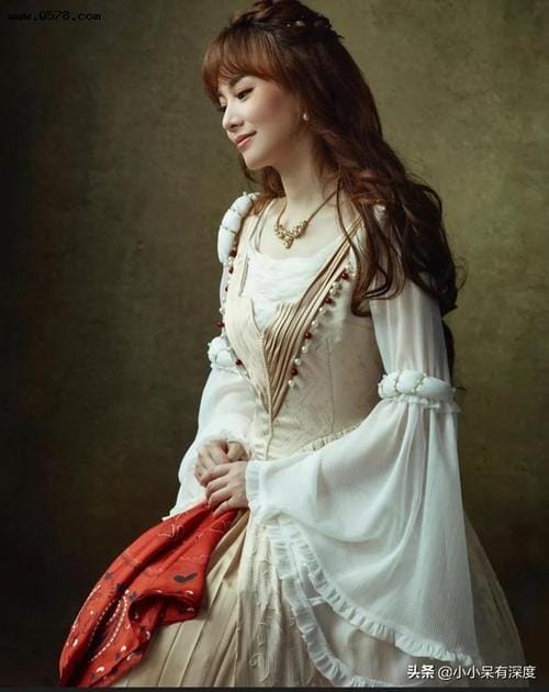 万蒂尼,蒂凡尼,本文共(606字) 万蒂尼,蒂凡尼,本文共(606字)