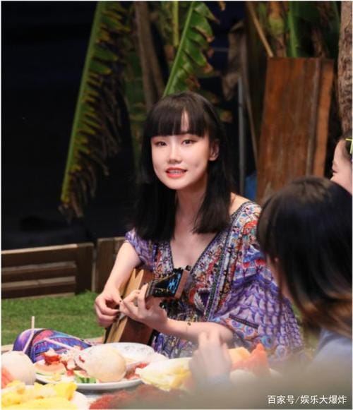 黄玲照片,歌手黄玲玲个人简历,本文共(3077字) 黄玲照片,歌手黄玲玲个人简历,本文共(3077字)
