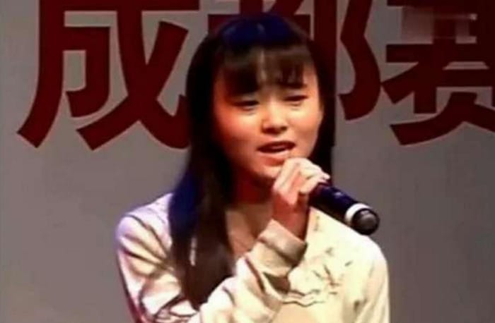 鞠婧祎出道前比赛照片,她算几线明星是不是整过容? 本文共(1093字) 鞠婧祎出道前比赛照片,她算几线明星是不是整过容? 本文共(1093字)