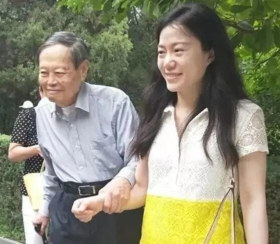 杨振宁和翁帆的真相,杨振宁(翁帆与杨振宁老婆) 杨振宁和翁帆的真相,杨振宁(翁帆与杨振宁老婆)