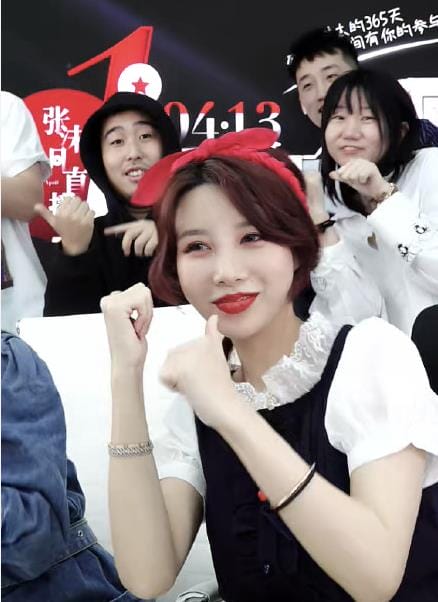 张沫凡是怎么发家的她原名叫什么,她为什么总是眨眼睛 本文共(1281字) 张沫凡是怎么发家的她原名叫什么,她为什么总是眨眼睛 本文共(1281字)