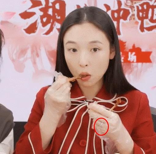 吴倩为什么被迫喝尿?跟着贝尔去冒险吴倩喝 吴倩为什么被迫喝尿?跟着贝尔去冒险吴倩喝