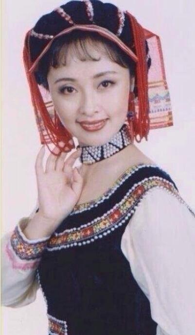 曲比阿乌现任丈夫是谁,曲比阿乌年轻时的照片图 本文共(972字) 曲比阿乌现任丈夫是谁,曲比阿乌年轻时的照片图 本文共(972字)