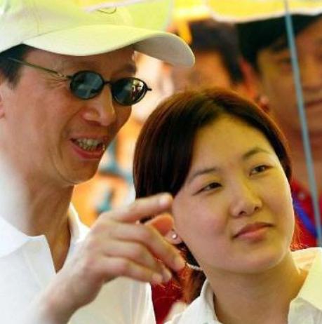 伏明霞老公,伏明霞第一任老公是谁(伏明霞几个老公) 伏明霞老公,伏明霞第一任老公是谁(伏明霞几个老公)
