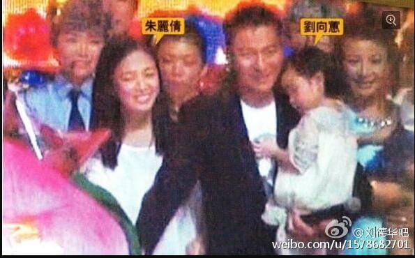 朱丽倩为什么不早生孩子拖到那么晚 朱丽倩为什么不早生孩子拖到那么晚