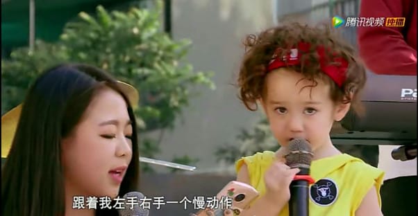 周嘉诚为什么叫小炸、炸克婶?jackson周嘉诚妈妈周明艺好丑照片 本文共(903字) 周嘉诚为什么叫小炸、炸克婶?jackson周嘉诚妈妈周明艺好丑照片 本文共(903字)