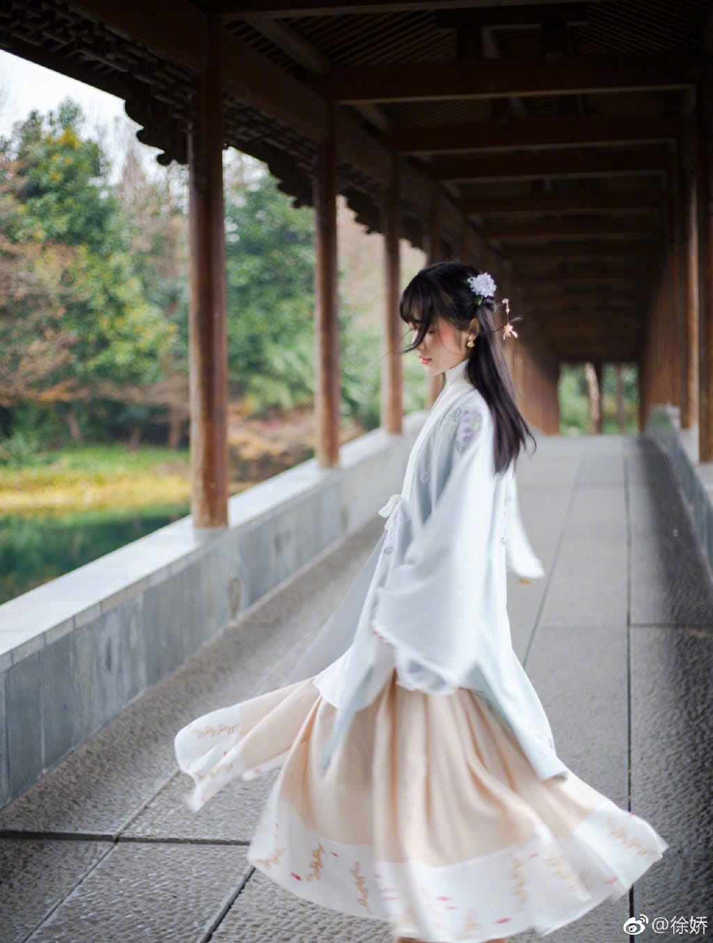 汉服圈为什么黑徐娇?徐娇的汉服淘宝店叫什么 本文共(1079字) 汉服圈为什么黑徐娇?徐娇的汉服淘宝店叫什么 本文共(1079字)
