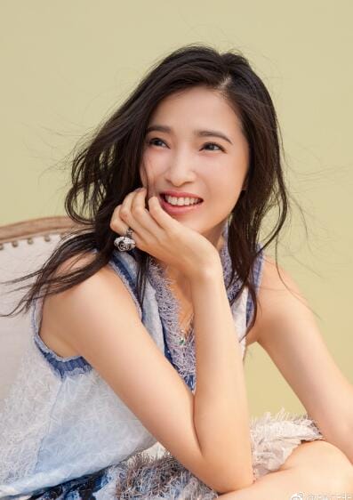 唐艺昕龚蓓苾长得好像对比图(长得像唐艺昕的女孩) 唐艺昕龚蓓苾长得好像对比图(长得像唐艺昕的女孩)