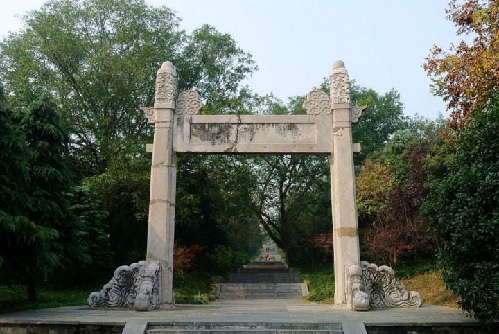 南京明孝陵朱元璋画像(朱元璋与皇后合葬的陵墓被称为什么)(图1) 南京明孝陵朱元璋画像(朱元璋与皇后合葬的陵墓被称为什么)(图1)