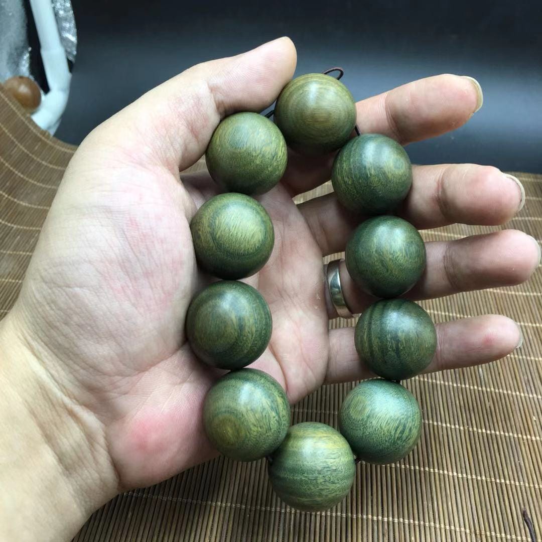 绿檀为什么不值钱这么便宜,绿檀手串戴着丢人吗 本文共(988字) 绿檀为什么不值钱这么便宜,绿檀手串戴着丢人吗 本文共(988字)