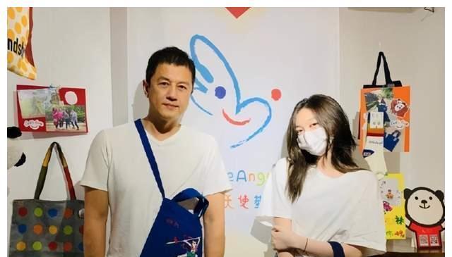 李亚鹏女儿李嫣照片,李亚鹏女李嫣(李亚鹏携女友见李嫣) 李亚鹏女儿李嫣照片,李亚鹏女李嫣(李亚鹏携女友见李嫣)