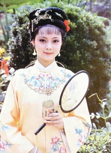 薛宝钗扮演者,贾宝玉拉着袭人偷试(是谁让贾宝玉娶薛宝钗的) 薛宝钗扮演者,贾宝玉拉着袭人偷试(是谁让贾宝玉娶薛宝钗的)