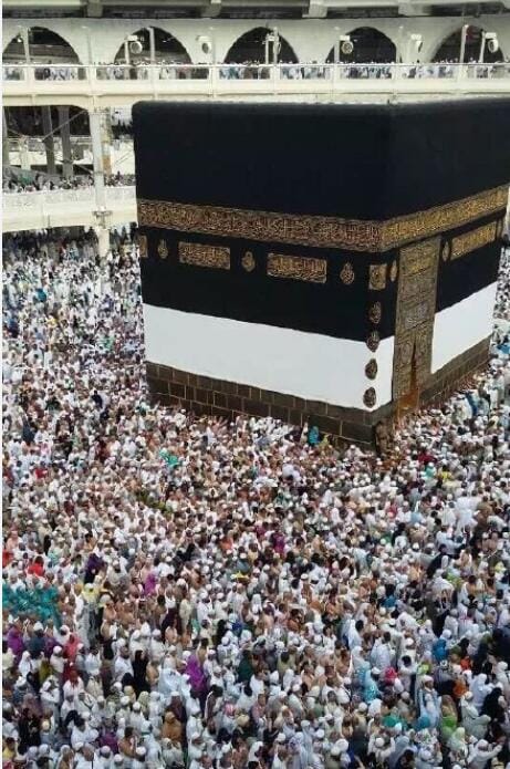 谁能进入麦加清真寺的克尔白天房里,1979麦加天房的奇迹是什么 本文共(988字) 谁能进入麦加清真寺的克尔白天房里,1979麦加天房的奇迹是什么 本文共(988字)