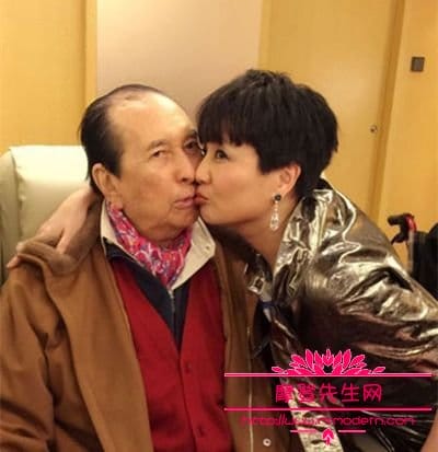 梁安琪多少岁嫁给赌王的？梁安琪年轻时候的(梁安琪什么时候与赌王结的婚)