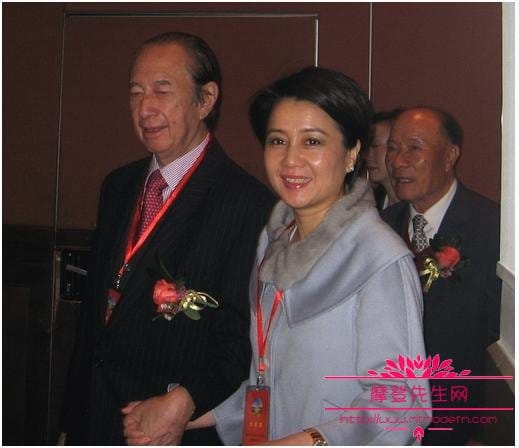 梁安琪多少岁嫁给赌王的？梁安琪年轻时候的(梁安琪什么时候与赌王结的婚)
