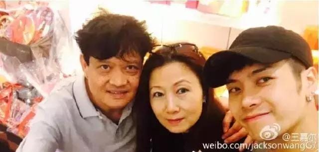 王嘉尔鼻子整过容是假体?明星整容都是去韩 王嘉尔鼻子整过容是假体?明星整容都是去韩
