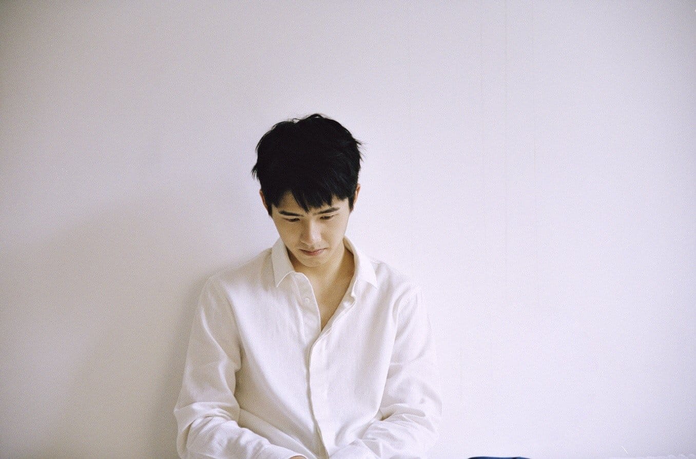 男人简单帅气的拍照姿势(男士拍照简单帅气姿势)(图1) 男人简单帅气的拍照姿势(男士拍照简单帅气姿势)(图1)