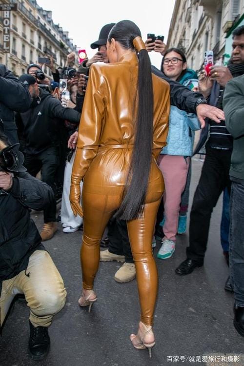 金卡戴珊三点露(指南) 金卡戴珊三点露(指南)