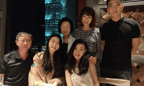 81岁琼瑶近照曝光状态很好(琼瑶现在照片) 81岁琼瑶近照曝光状态很好(琼瑶现在照片)
