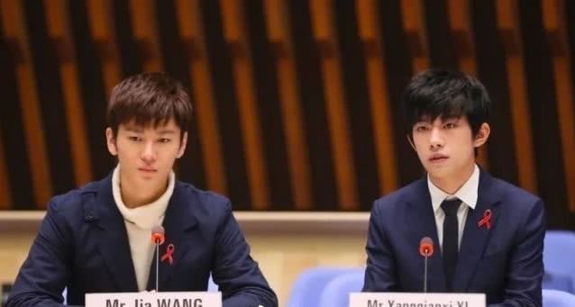 易烊千玺为什么叫摇摇七喜、四鸭,他在联合国大会上的演讲主题是什么? 本文共(892字) 易烊千玺为什么叫摇摇七喜、四鸭,他在联合国大会上的演讲主题是什么? 本文共(892字)