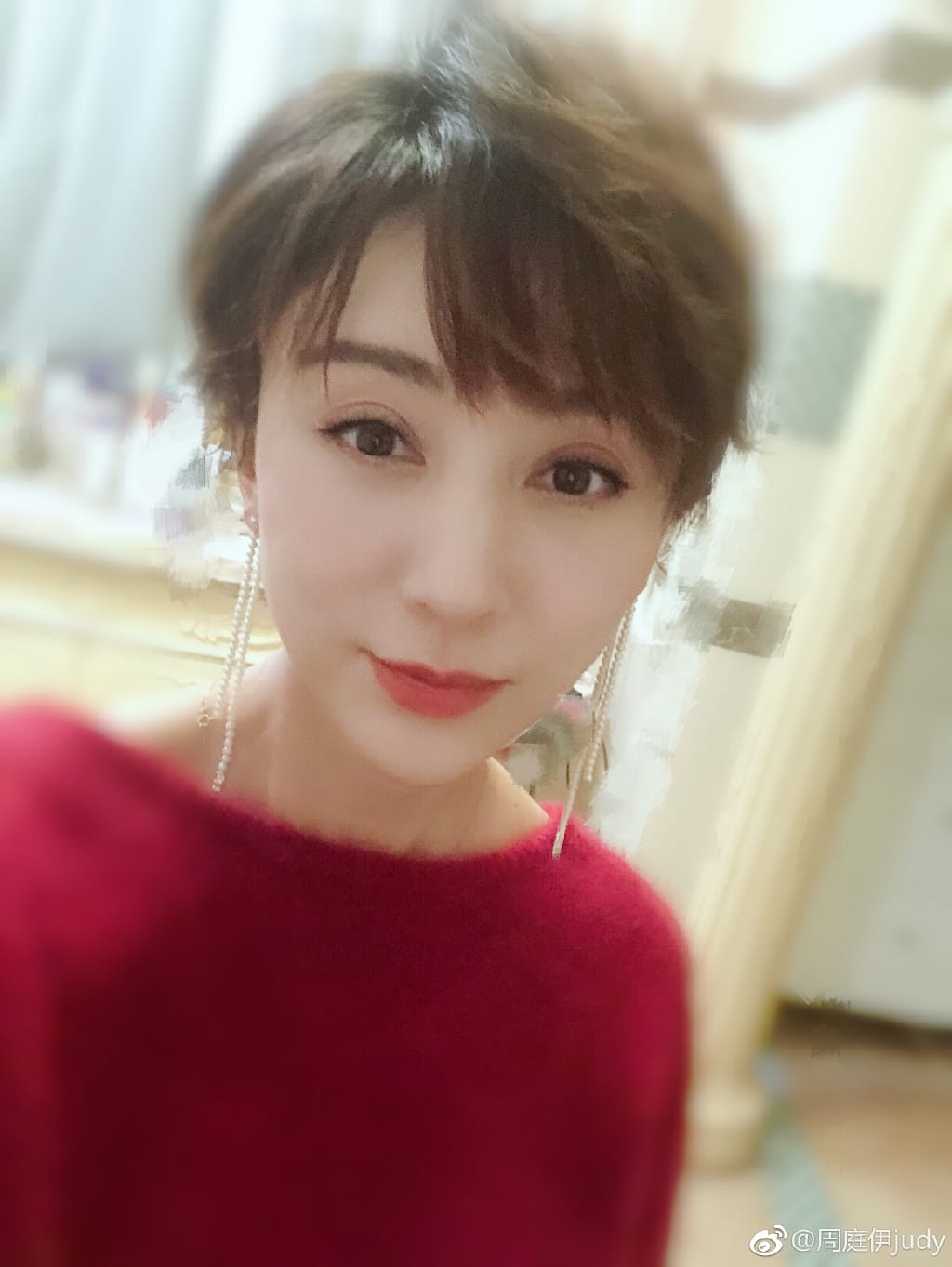 周庭伊几几年的多大了?周庭伊老公家暴是不 周庭伊几几年的多大了?周庭伊老公家暴是不