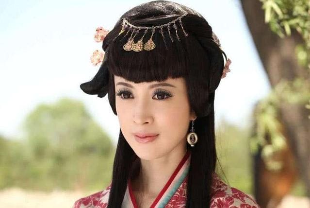 满族人遍布中国娱乐圈真假?满族女孩长相特 满族人遍布中国娱乐圈真假?满族女孩长相特