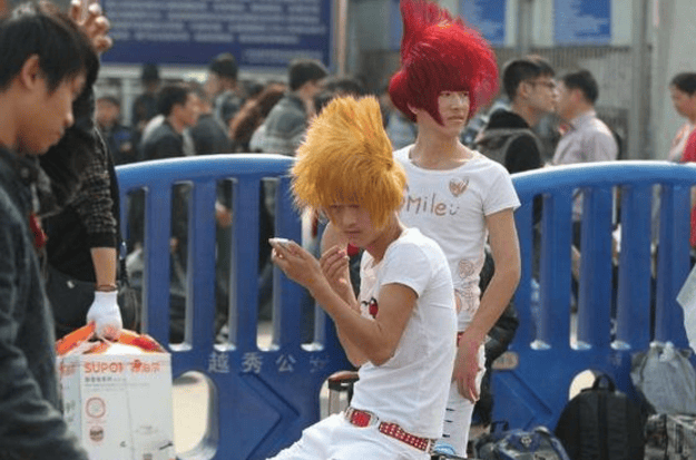 葬爱家族是什么梗?葬爱家族和杀马特有什么区别 本文共(814字) 葬爱家族是什么梗?葬爱家族和杀马特有什么区别 本文共(814字)