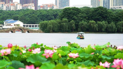 抖音小游戏西湖公园下载(西湖游戏中心)