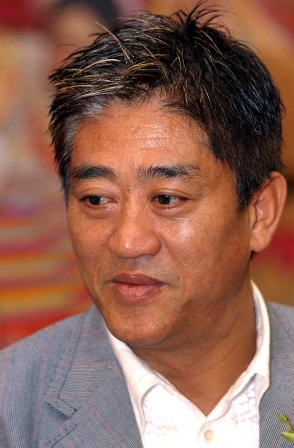 柯受良死后柯有伦是谁抚养大的(柯受良的儿子叫什么名字) 柯受良死后柯有伦是谁抚养大的(柯受良的儿子叫什么名字)