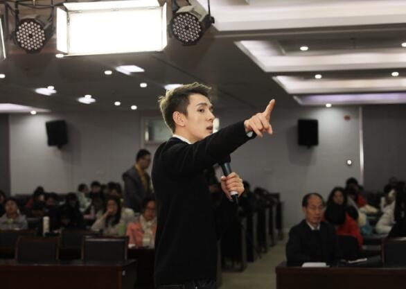 李佳琦为什么认识那么多明星(李佳琦为什么会走红) 李佳琦为什么认识那么多明星(李佳琦为什么会走红)