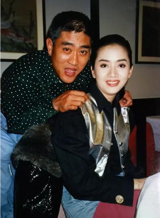 柯受良死后柯有伦是谁抚养大的(柯受良的儿子叫什么名字) 柯受良死后柯有伦是谁抚养大的(柯受良的儿子叫什么名字)