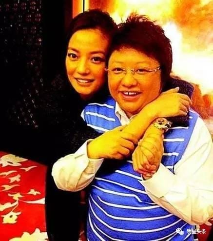韩红和管彤结婚现场,央视主持人管(女主持管彤和韩红) 韩红和管彤结婚现场,央视主持人管(女主持管彤和韩红)