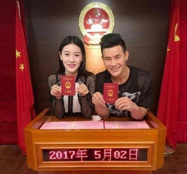 谢孟伟和撞脸金钟国图,嘎子谢孟伟老婆叫什么 本文共(806字) 谢孟伟和撞脸金钟国图,嘎子谢孟伟老婆叫什么 本文共(806字)