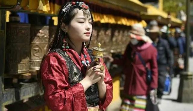 酥油茶是藏族人民不可缺少的饮料（酥油茶是哪个民族的特色食品）(图6)