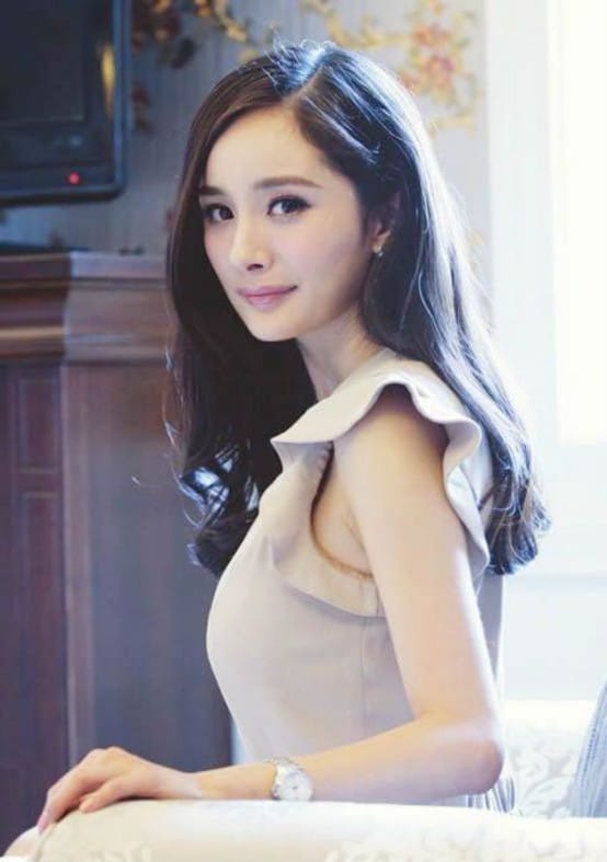 杨幂是否养小鬼?养小鬼的人面部有什么特征 本文共(1143字) 杨幂是否养小鬼?养小鬼的人面部有什么特征 本文共(1143字)