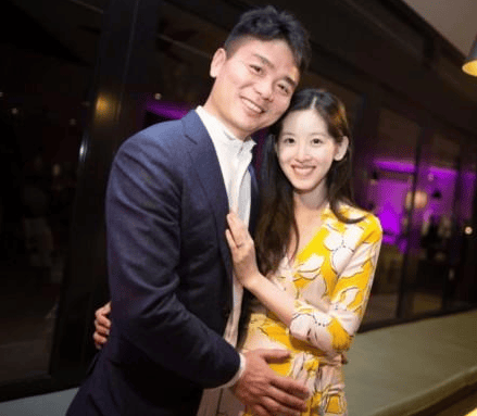 奶茶妹妹走红照片，章泽天捧奶茶图片大全,本文共（4169字）