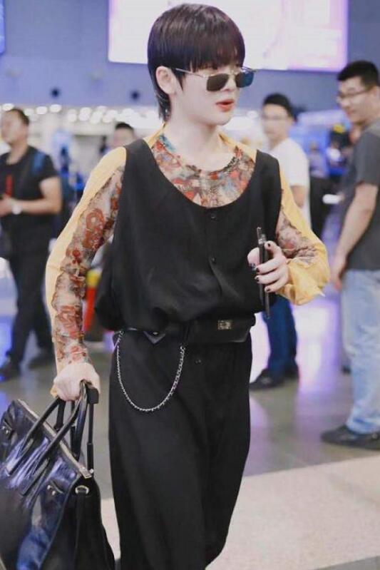 周震南为什么要涂黑色指甲油(周震南为什么要做美甲) 周震南为什么要涂黑色指甲油(周震南为什么要做美甲)