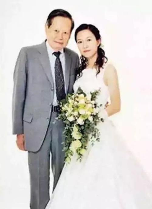 翁帆的第一任丈夫照片，杨振宁翁帆医院产下一女,本文共（5223字）