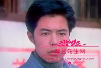 张铁林与林心如舌吻床戏剧照 张铁林与林心如舌吻床戏剧照