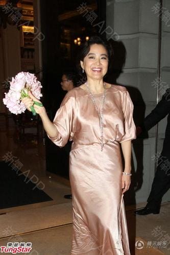 林青霞继女登封面,林青霞家世,本文共(4076字) 林青霞继女登封面,林青霞家世,本文共(4076字)