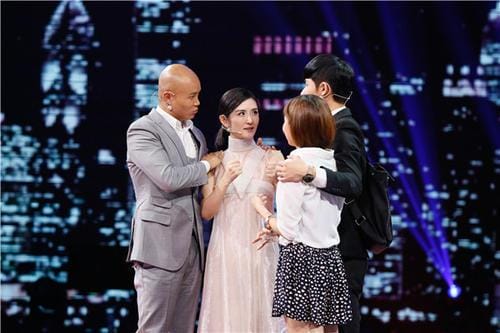 乐嘉与女选手李鹤,李彩演和李彩领 乐嘉与女选手李鹤,李彩演和李彩领