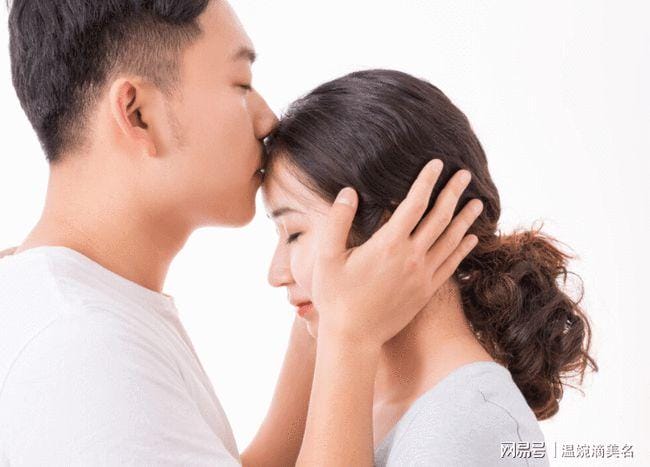 男人喜欢怎样接吻,男人吸上嘴唇下嘴唇,本文共(7689字) 男人喜欢怎样接吻,男人吸上嘴唇下嘴唇,本文共(7689字)
