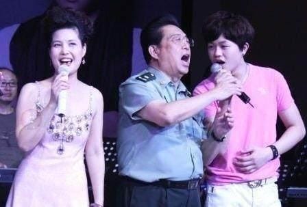 鲁豫的头为什么那么大 鲁豫采访谁谁就倒霉 鲁豫的头为什么那么大 鲁豫采访谁谁就倒霉