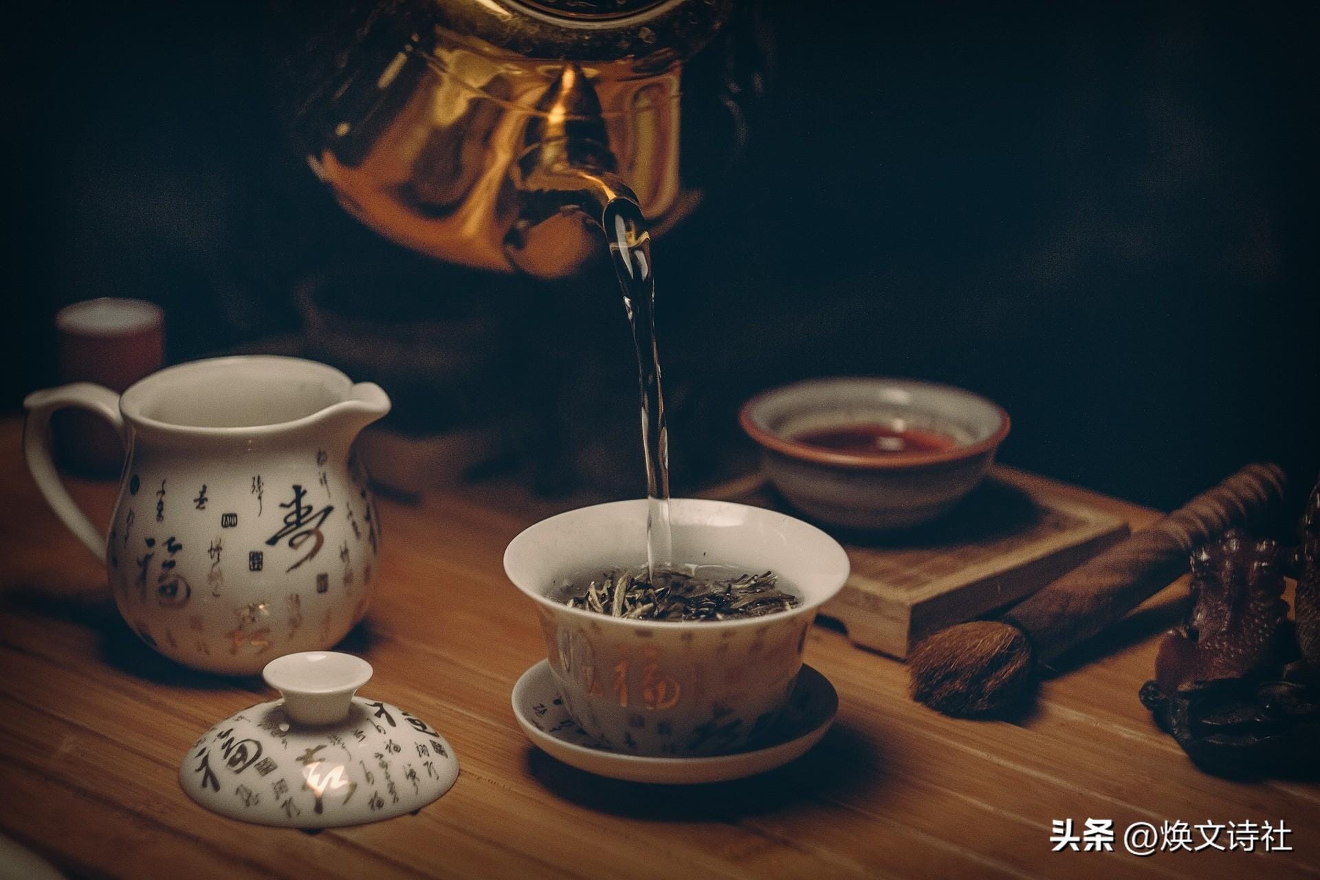 描述茶的诗句(闲坐饮茶的诗词推荐)(图1) 描述茶的诗句(闲坐饮茶的诗词推荐)(图1)