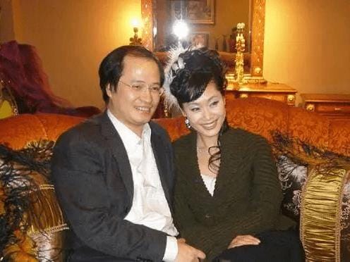 于文华老公,于文华结过几次婚,本文共(3576字) 于文华老公,于文华结过几次婚,本文共(3576字)