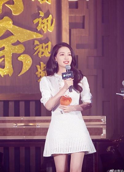 李沁为什么叫李避嫌、飞机女、晴儿(李沁当空姐) 李沁为什么叫李避嫌、飞机女、晴儿(李沁当空姐)