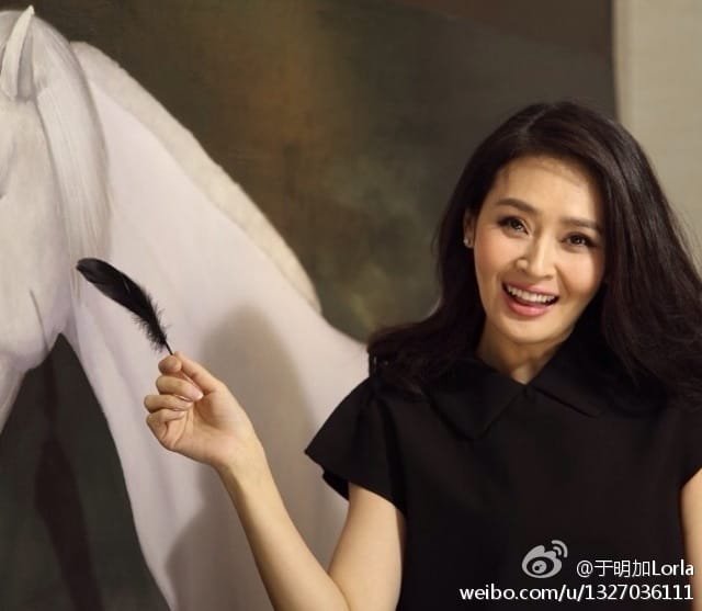 于明加为什么眼皮上有疤(于明加的脸怎么了) 于明加为什么眼皮上有疤(于明加的脸怎么了)