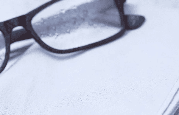 如何快速修复近视镜片上的划痕（眼镜花了可以修复吗）(图2)