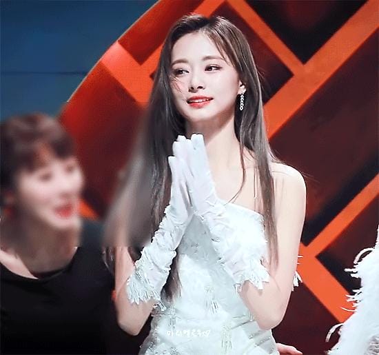 全球百大最美美女(世界美女排行榜)(图11) 全球百大最美美女(世界美女排行榜)(图11)