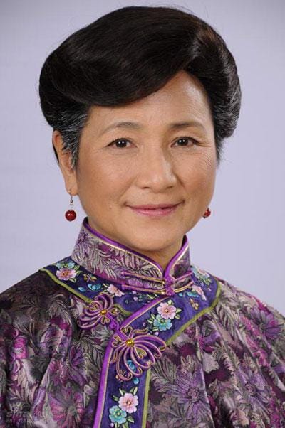 郑佩佩女儿原子鏸照片(郑佩佩女儿官宣生子)